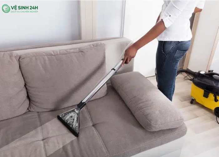 Vệ sinh ghế sofa tại nhà hà nội (10) Vệ sinh ghế sofa tại nhà hà nội (10)