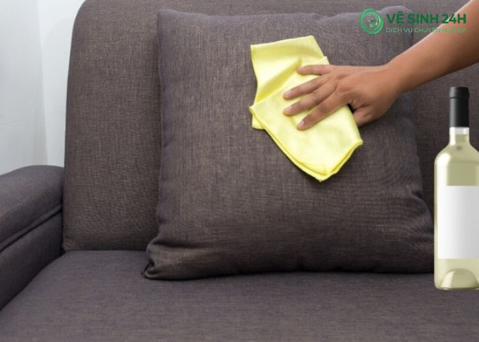 Khử mùi nước tiểu trẻ em trên sofa (4) Khử mùi nước tiểu trẻ em trên sofa (4)