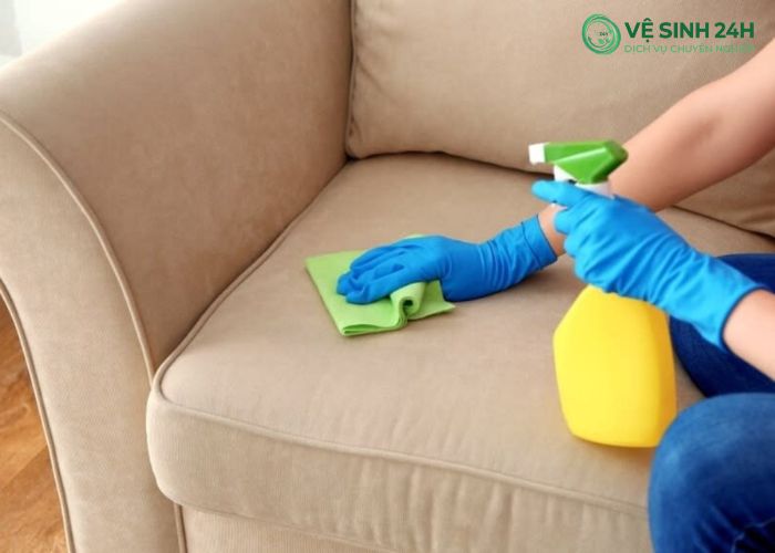 Xử lý sofa nỉ bị đổ cà phê (2) Xử lý sofa nỉ bị đổ cà phê (2)