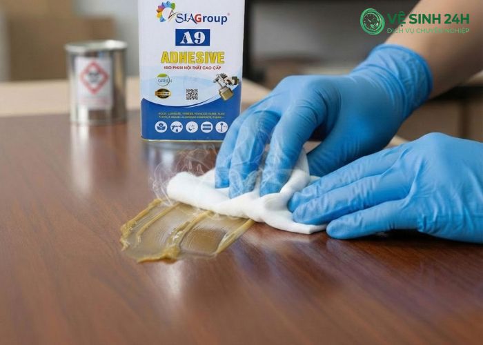 Cách tẩy vết keo 502 trên sàn gỗ (2) Cách tẩy vết keo 502 trên sàn gỗ (2)