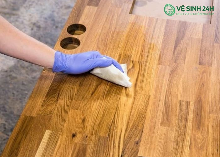 Cách tẩy vết keo 502 trên sàn gỗ (3) Cách tẩy vết keo 502 trên sàn gỗ (3)