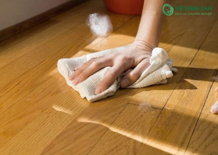 Cách tẩy vết keo 502 trên sàn gỗ (5) Cách tẩy vết keo 502 trên sàn gỗ (5)