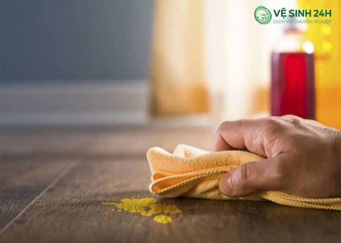 Cách tẩy vết sơn trên sàn gạch sau xây dựng (4) Cách tẩy vết sơn trên sàn gạch sau xây dựng (4)