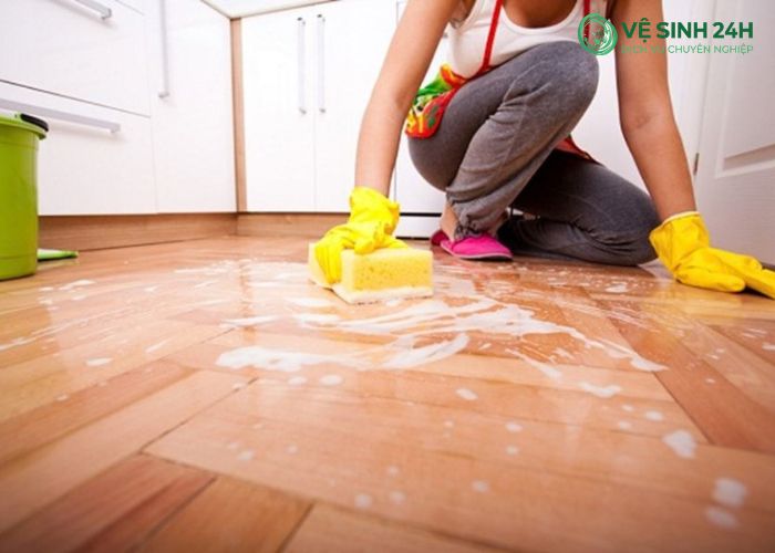 Cách tẩy vết sơn trên sàn gạch sau xây dựng Cách tẩy vết sơn trên sàn gạch sau xây dựng