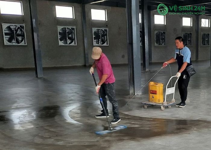 Cách xử lý sàn bê tông bị bụi (2) Cách xử lý sàn bê tông bị bụi (2)