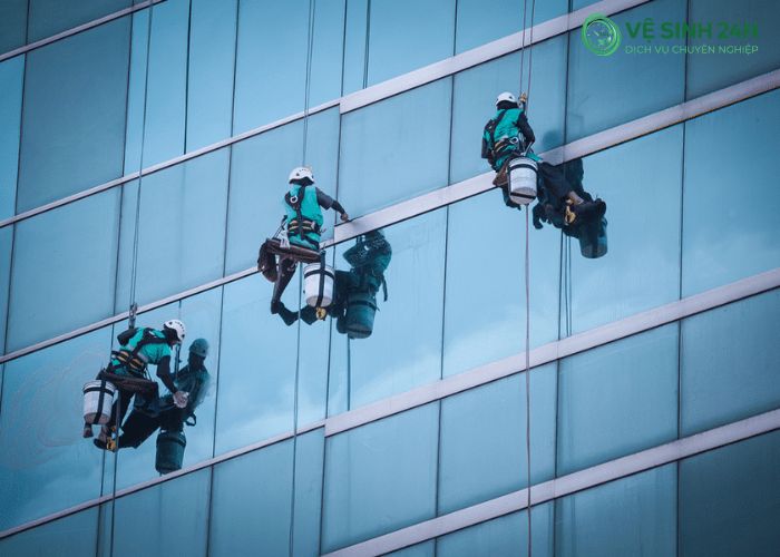 Dụng cụ lau kính nhà cao tầng chuyên dụng (2) Dụng cụ lau kính nhà cao tầng chuyên dụng (2)