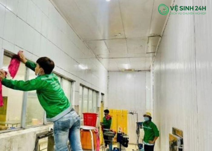 Giá dọn vệ sinh sau xây dựng tại Hà Nội (4) Giá dọn vệ sinh sau xây dựng tại Hà Nội (4)