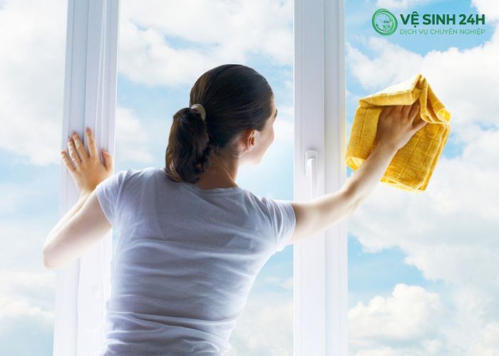 Mẹo lau kính sạch bóng không vệt mờ (2) Mẹo lau kính sạch bóng không vệt mờ (2)
