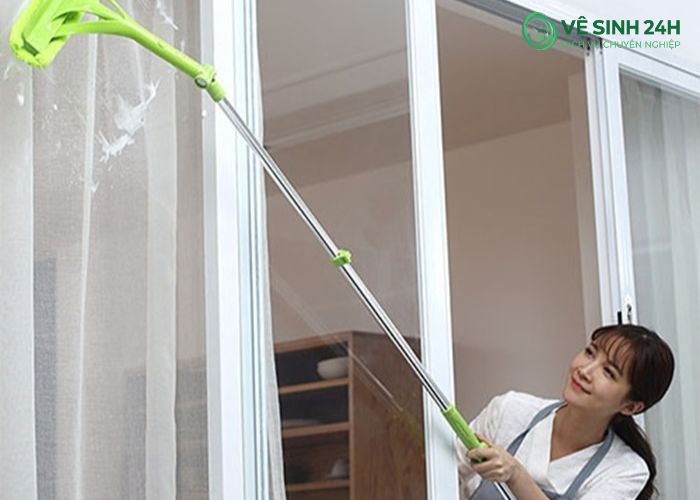 Mẹo lau kính sạch bóng không vệt mờ (4) Mẹo lau kính sạch bóng không vệt mờ (4)